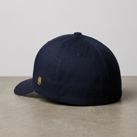Dos fermé de la casquette belge Flexfit, sans réglage ni snapback, monogramme CHTM brodé
