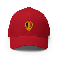 Casquette belge Flexfit rouge vue de face, blason Belgique brodé or