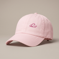 Casquette femme rose pastel brodée oiseau, packshot trois-quarts fond neutre