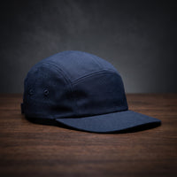 Casquette five panel bleu marine unie, visière plate
