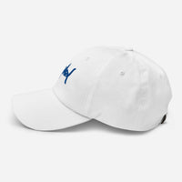 Casquette requin brodée blanche de profil gauche, œillets brodés