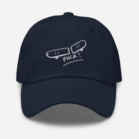 Casquette skate brodée FVCK bleu marine vue de face, broderie skateboard cassé