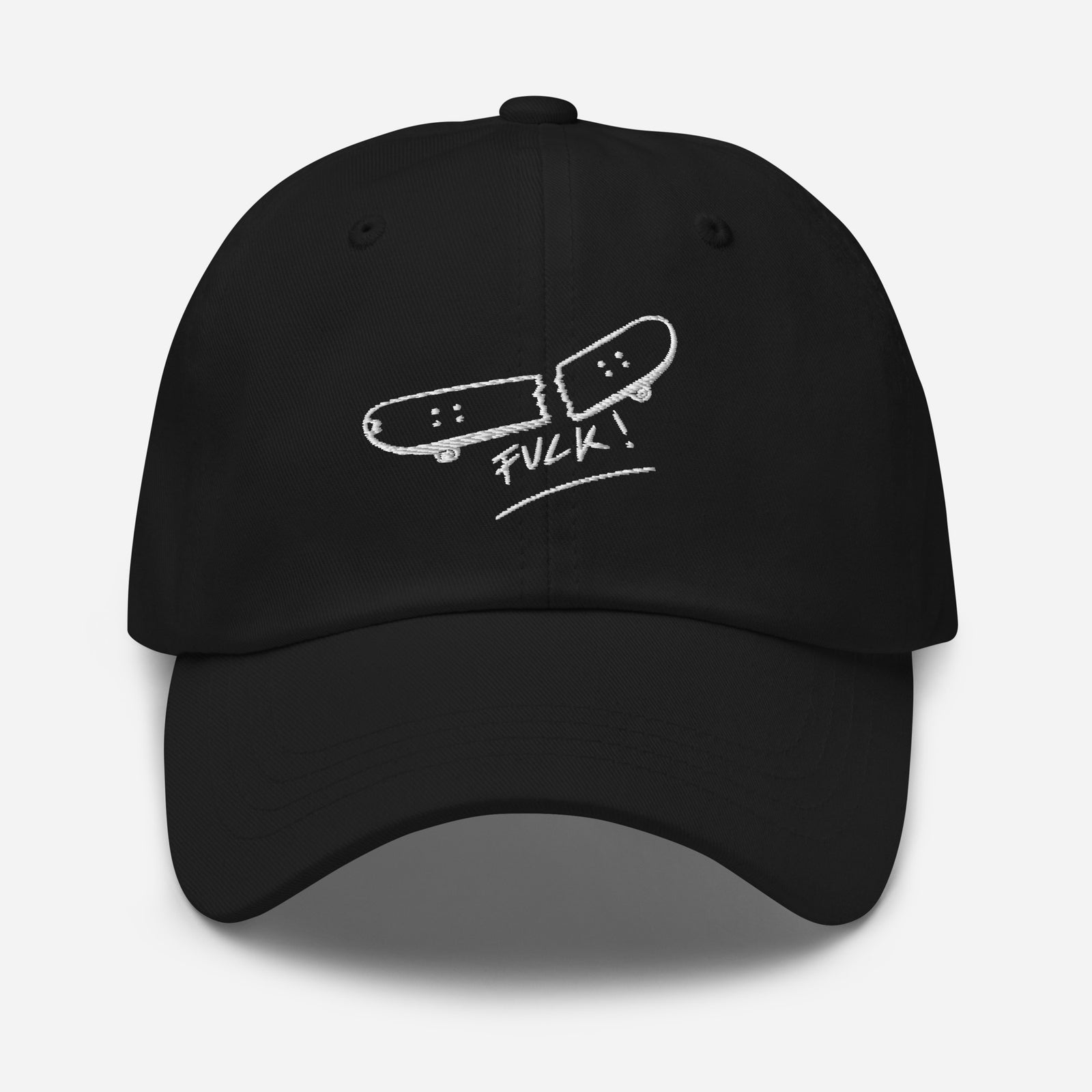 Casquette skate brodée FVCK noire vue de face, broderie blanche skateboard cassé