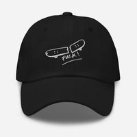 Casquette skate brodée FVCK noire vue de face, broderie blanche skateboard cassé