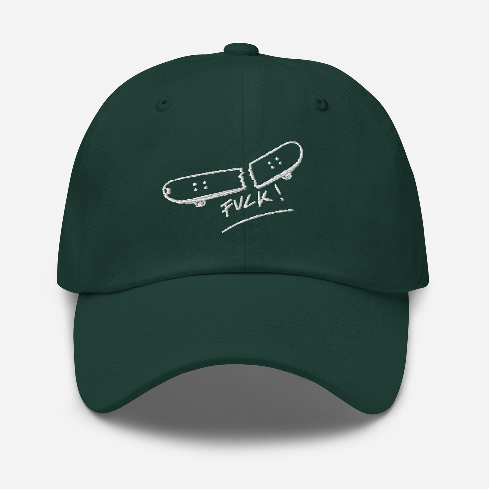 Casquette skate brodée FVCK vert épicéa vue de face, broderie skateboard cassé