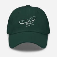 Casquette skate brodée FVCK vert épicéa vue de face, broderie skateboard cassé