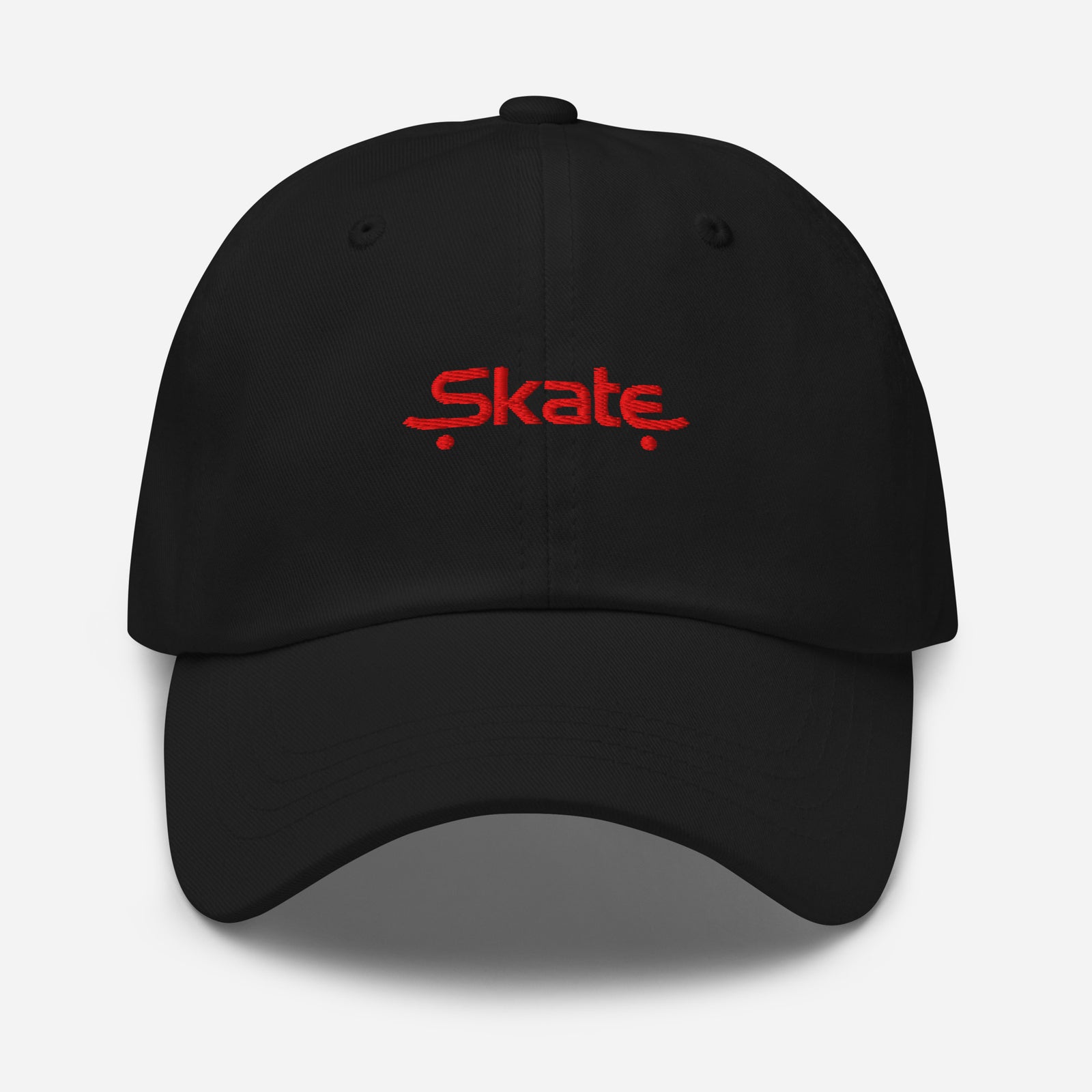 Casquette skate brodée noire vue de face, broderie rouge Skate façon skateboard – CHT'M Boutique
