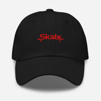 Casquette skate brodée noire vue de face, broderie rouge Skate façon skateboard – CHT'M Boutique