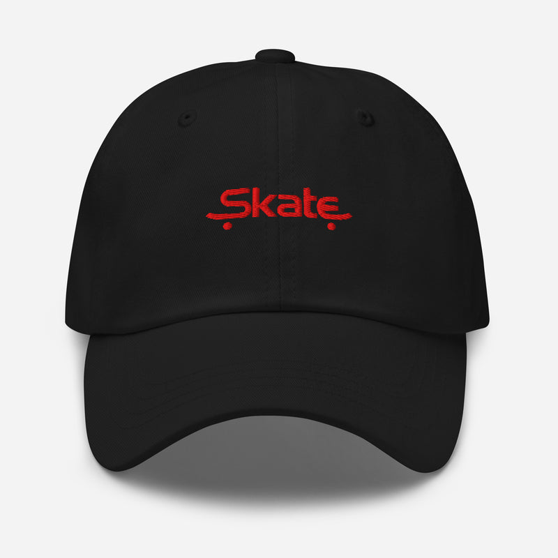 Casquette skate brodée noire vue de face, broderie rouge Skate façon skateboard – CHT'M Boutique