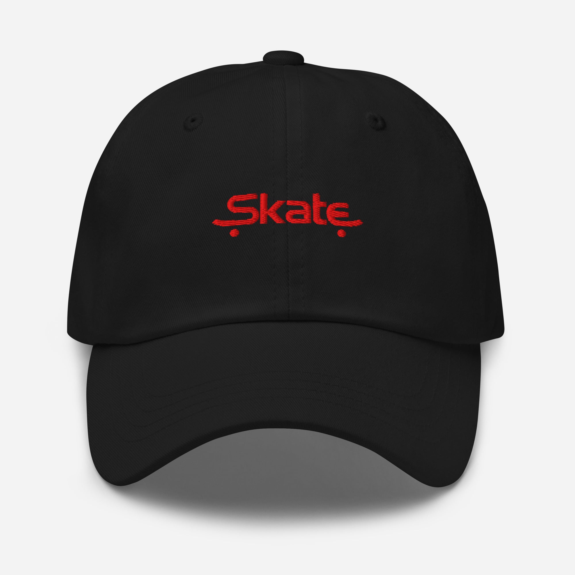 Casquette skate brodée noire vue de face, broderie rouge Skate façon skateboard – CHT'M Boutique