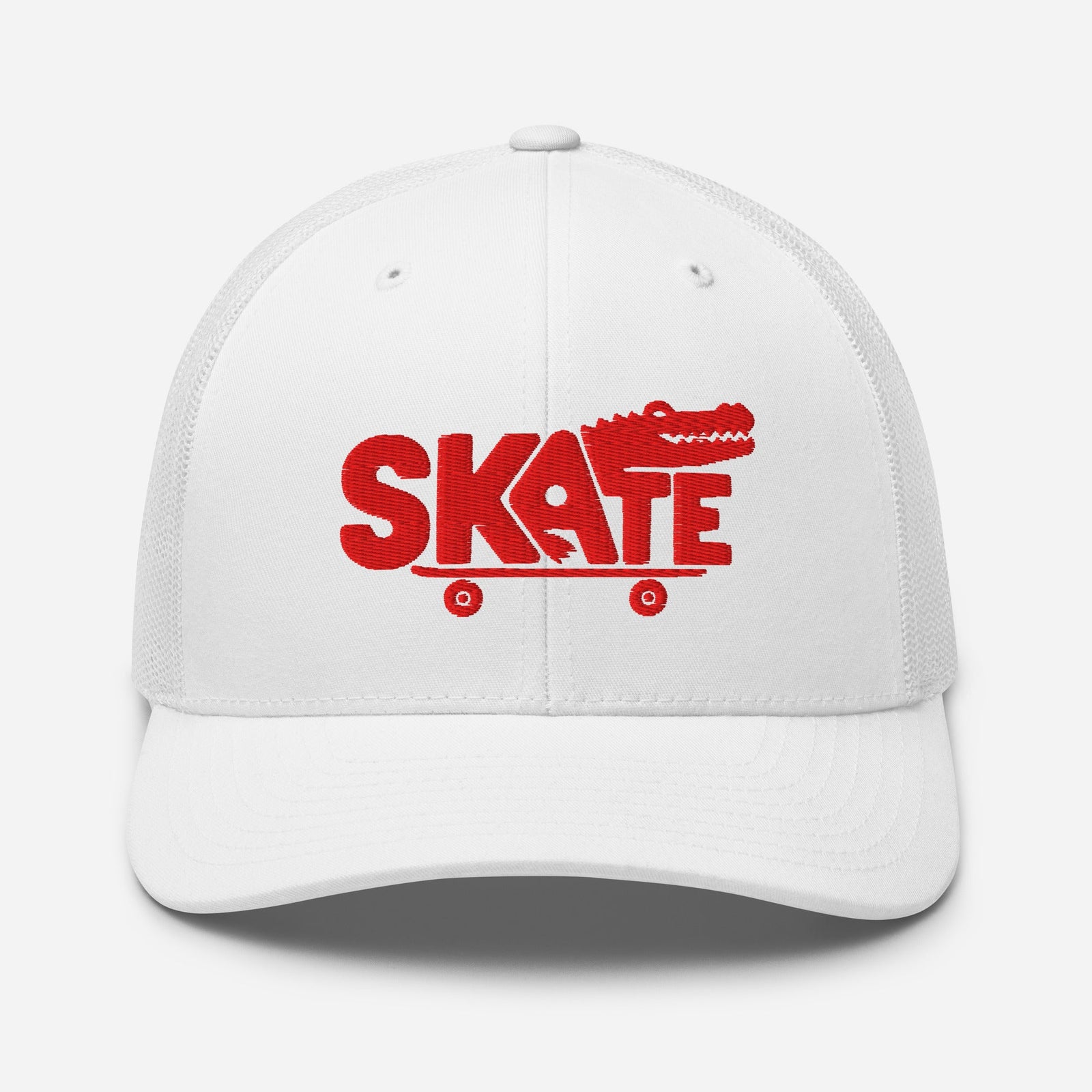 Casquette skate trucker blanche brodée crocodile rouge, vue de face