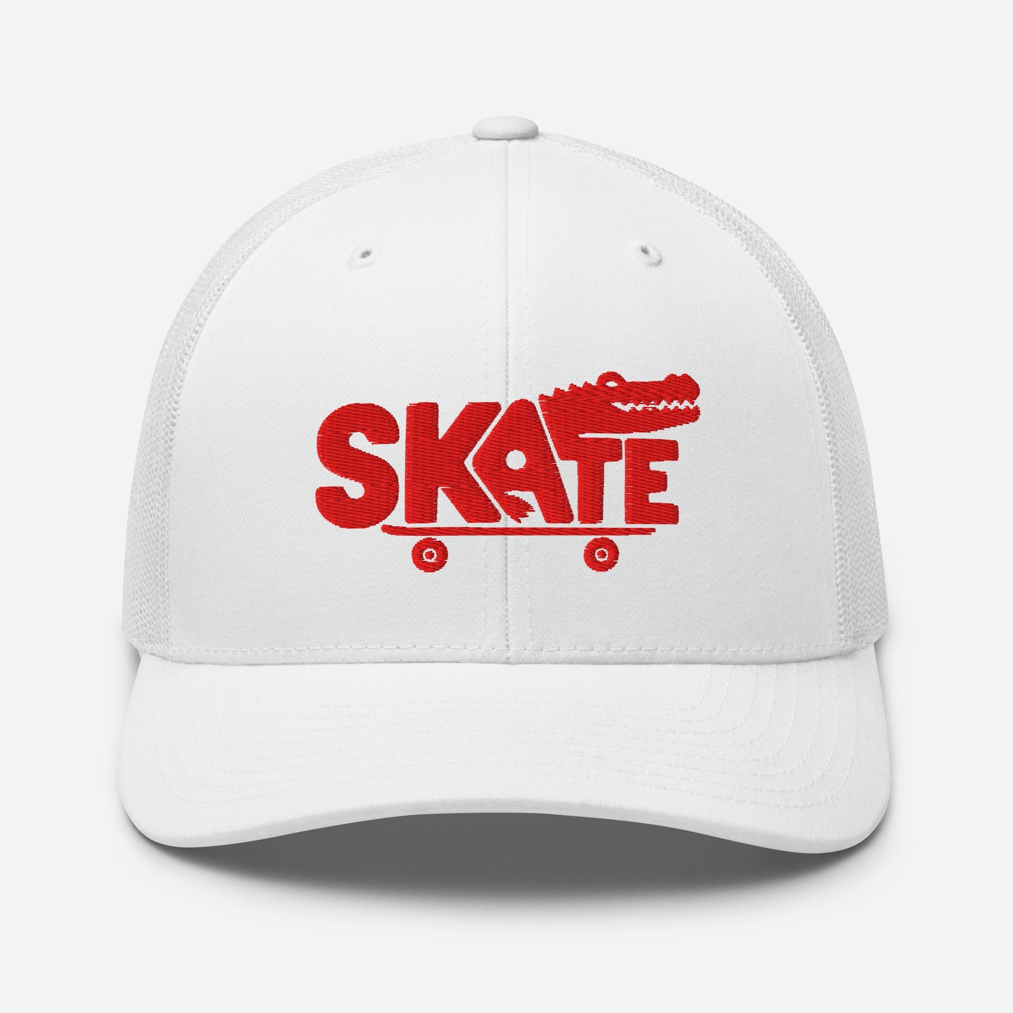 Casquette skate trucker blanche brodée crocodile rouge, vue de face
