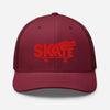 Casquette skate trucker canneberge brodée crocodile rouge, vue de face