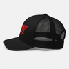 Casquette skate trucker noire de profil, visière courbée et panneaux en filet mesh