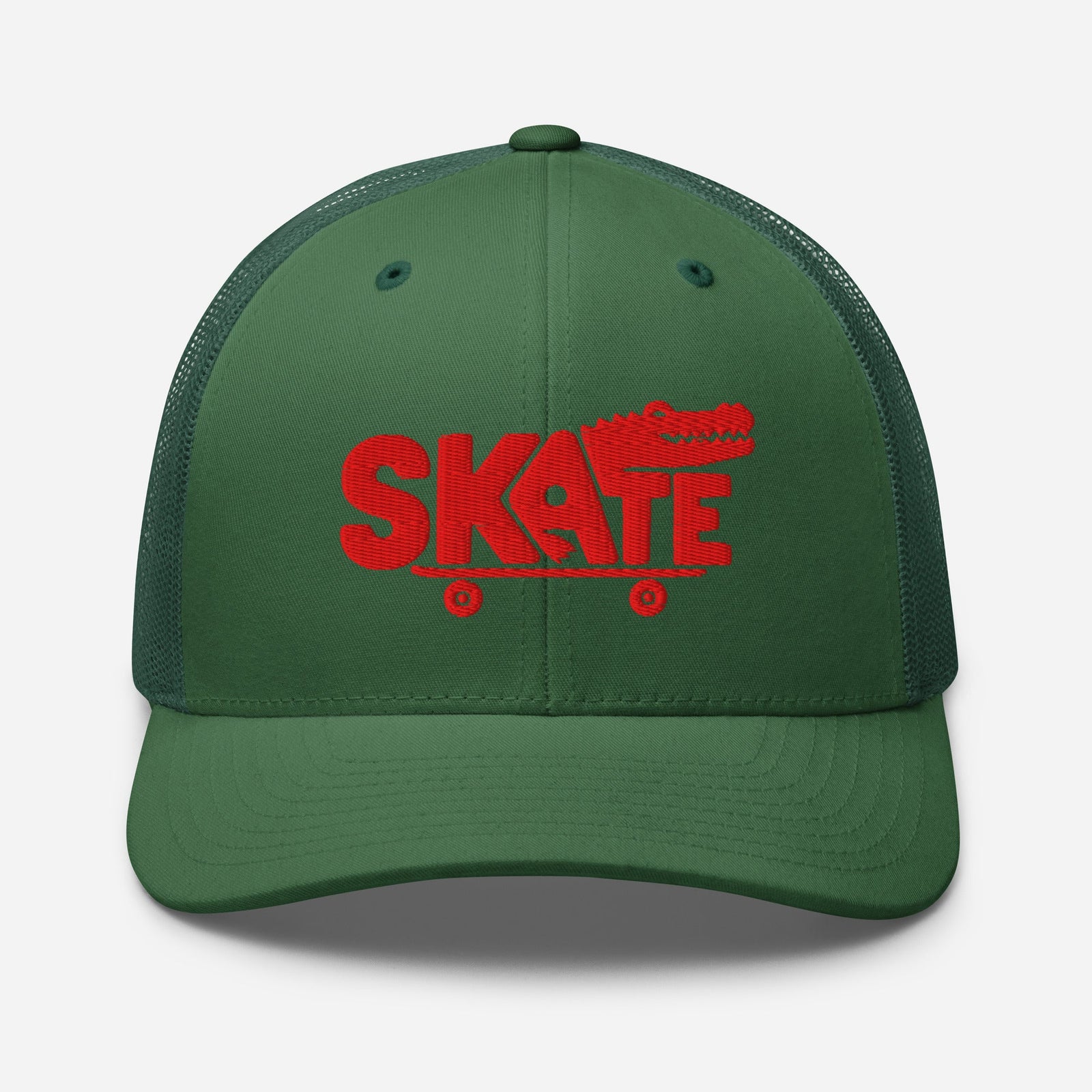 Casquette skate trucker vert sapin brodée crocodile rouge, vue de face
