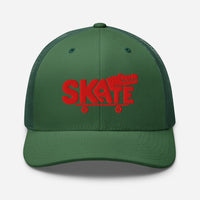 Casquette skate trucker vert sapin brodée crocodile rouge, vue de face