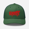 Casquette skate trucker vert sapin brodée crocodile rouge, vue de face