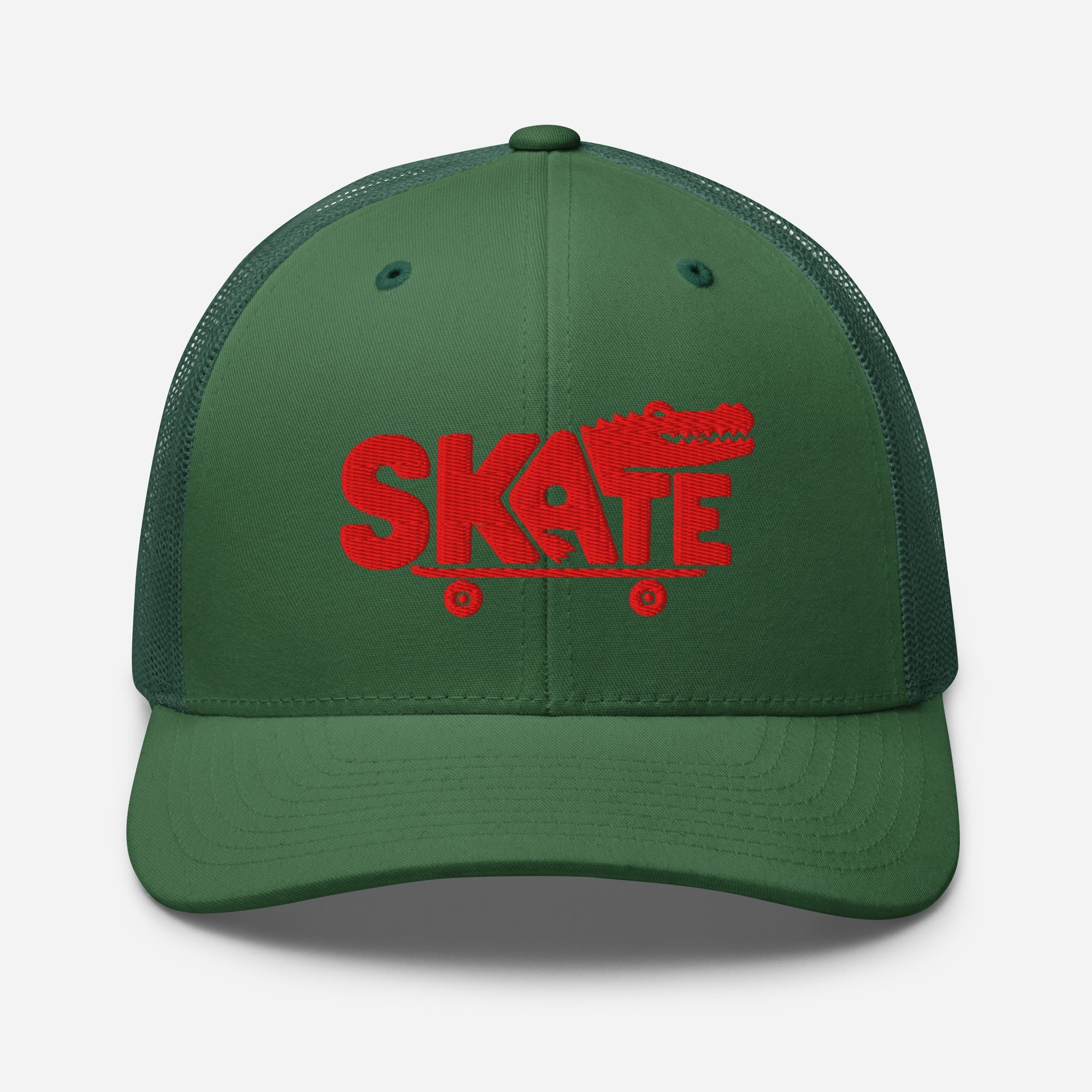 Casquette skate trucker vert sapin brodée crocodile rouge, vue de face