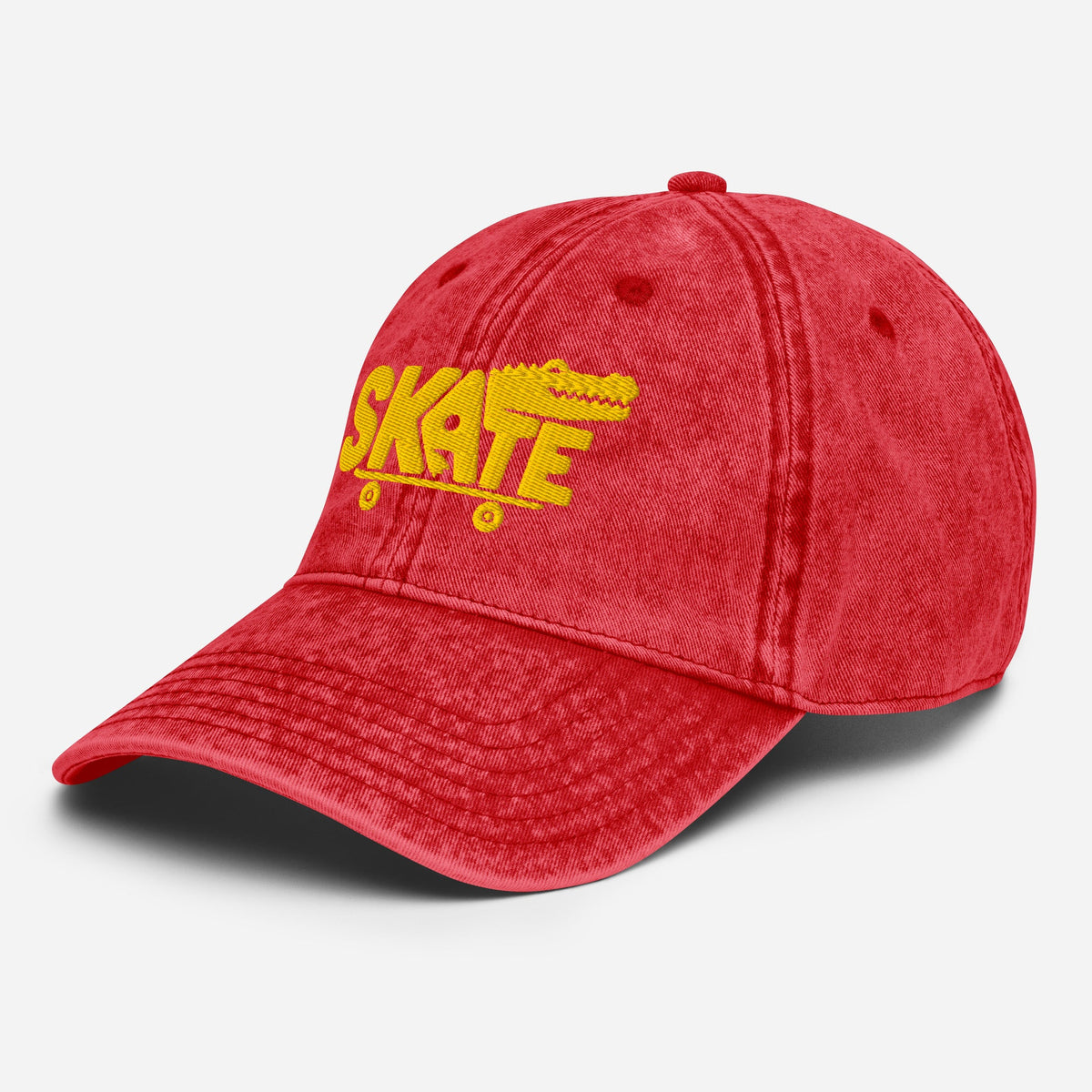 Casquette skate vintage rouge brodée crocodile, vue trois quarts gauche