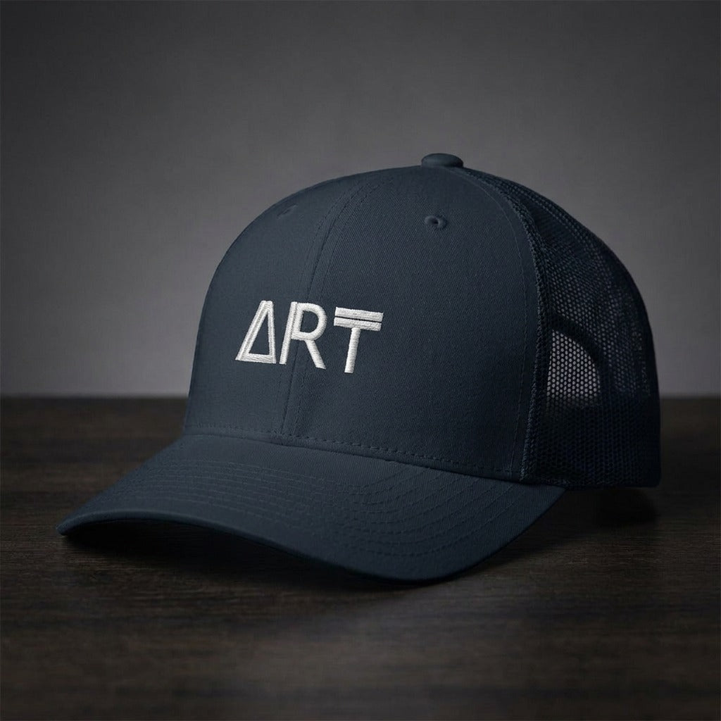 Casquette trucker ART bleu marine avec logo triangle-A brodé blanc - CHT'M Boutique