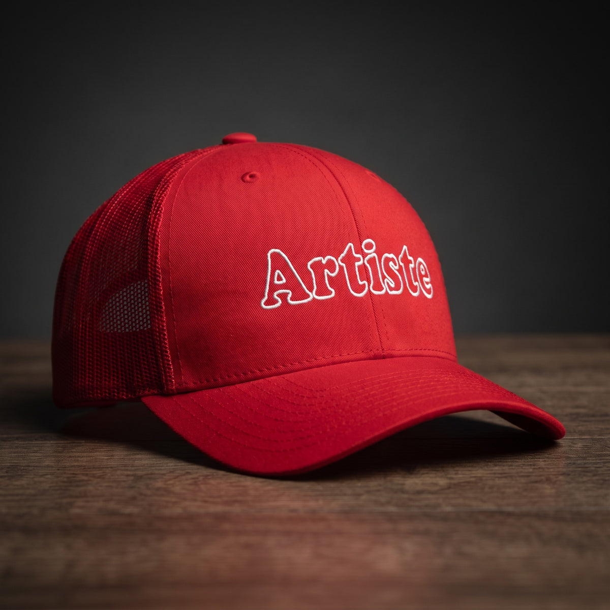 Casquette trucker rouge brodée Artiste typo vintage streetwear CHT'M Boutique