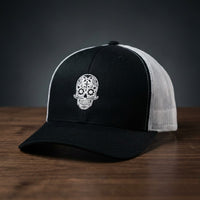 Casquette trucker calavera brodée blanche noir et blanc - tête de mort mexicaine streetwear CHT'M Boutique