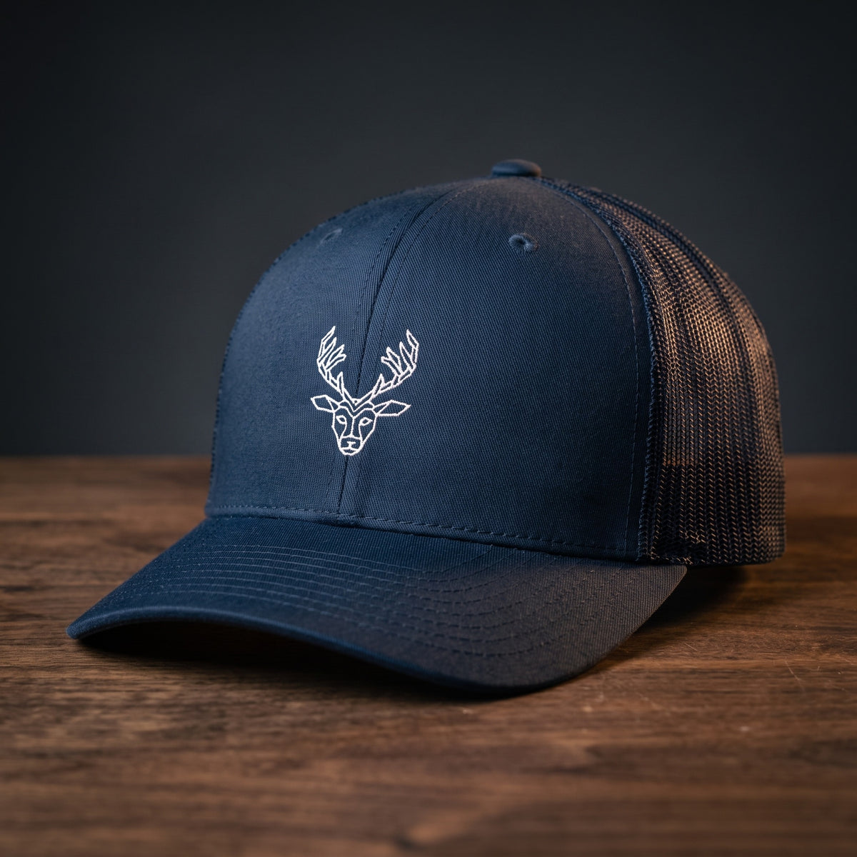 Casquette trucker CERF ORIGAMI bleu marine brodée motif cerf origami - CHT'M Boutique