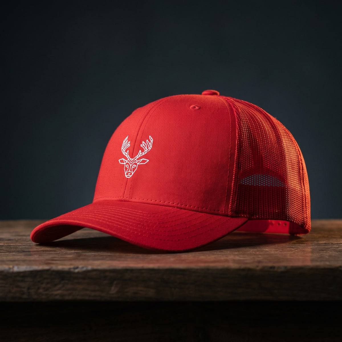 Casquette trucker CERF ORIGAMI rouge brodée motif cerf origami - CHT'M Boutique