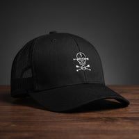 Casquette trucker brodée Crâne Boho noire - logo tête de mort et flèches croisées, style streetwear