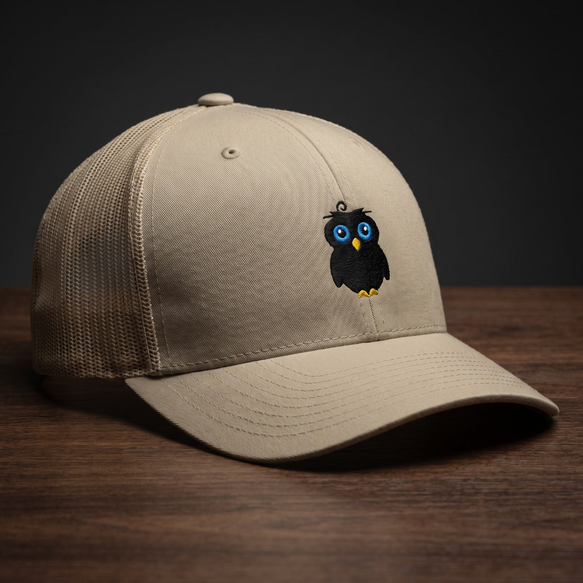 Casquette trucker kaki avec logo brodé hibou noir aux yeux bleus, collection CRAZY OWL