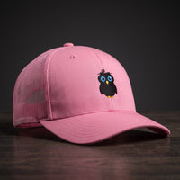 Casquette trucker rose avec logo brodé hibou noir aux yeux bleus, collection CRAZY OWL