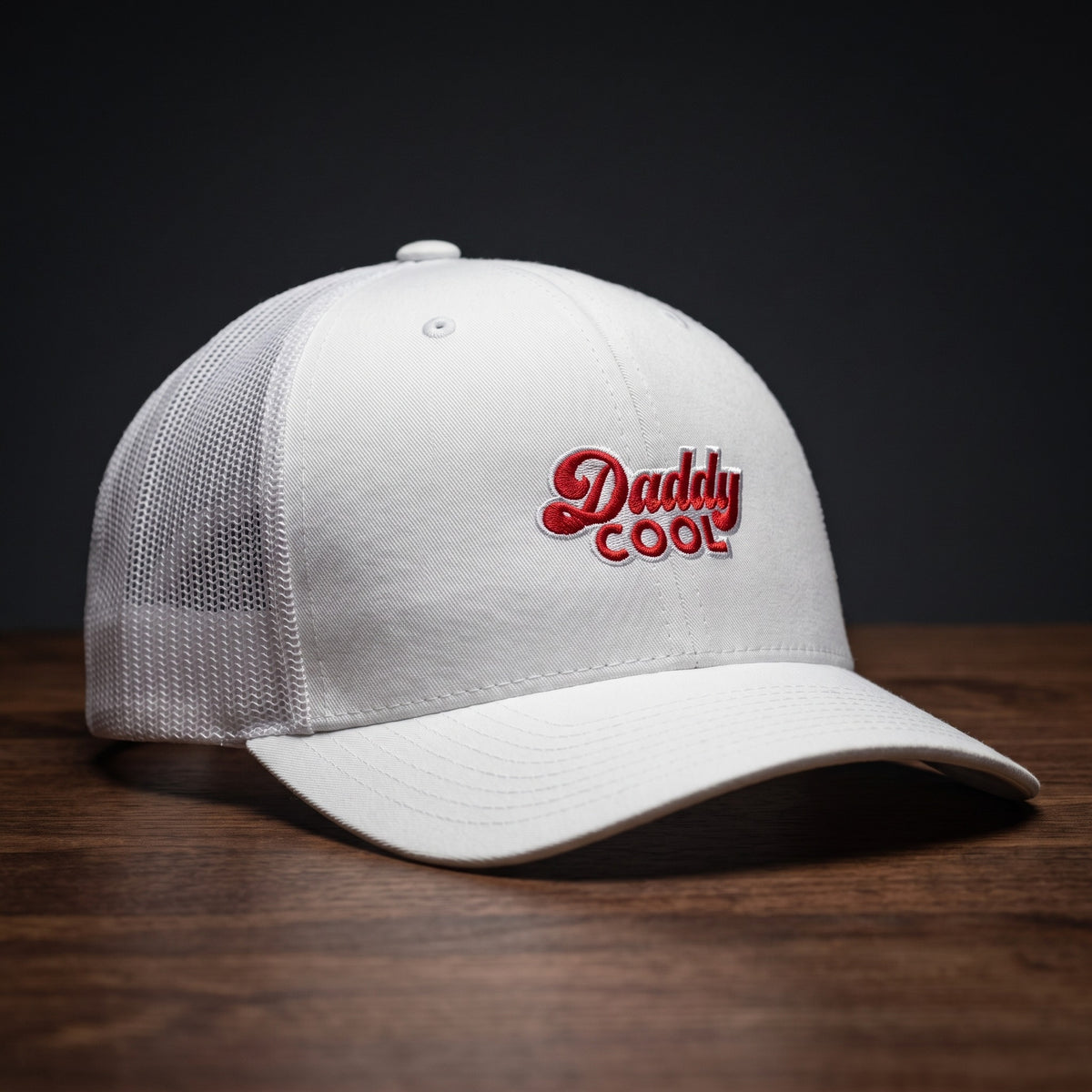 Casquette trucker Daddy Cool blanche avec logo brodé rétro