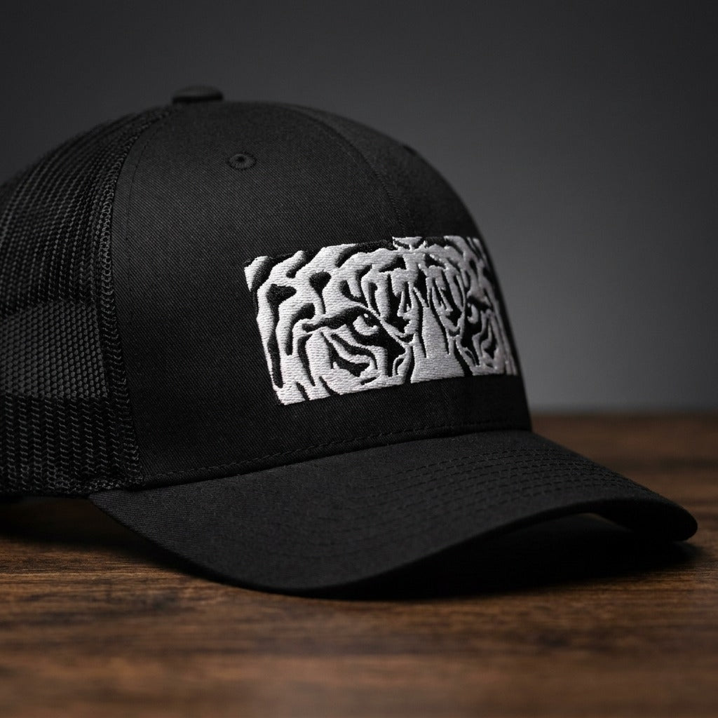 Casquette trucker Eyes of the Tiger - détail broderie yeux de tigre - CHT'M Boutique