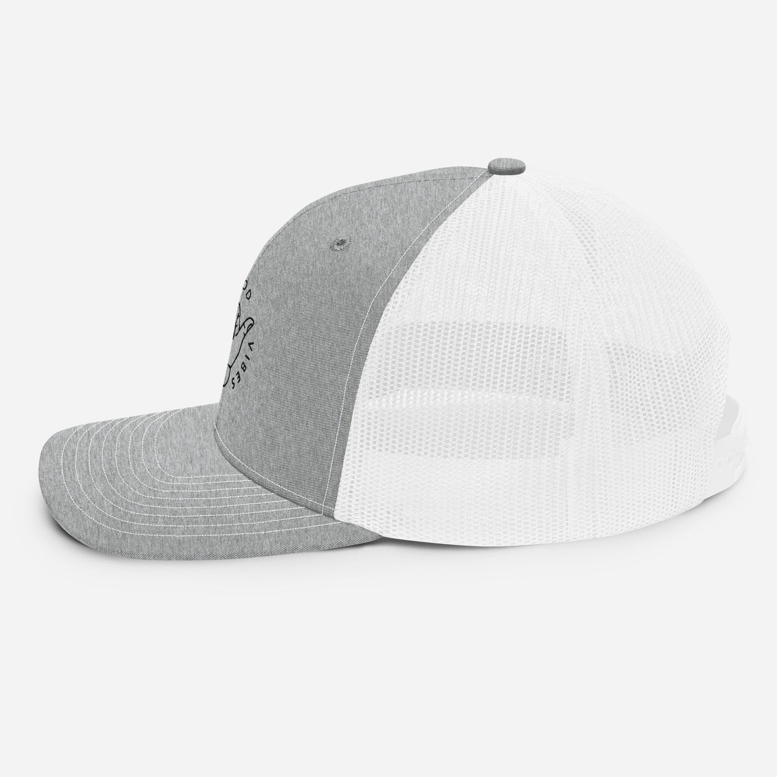 Casquette trucker Good Vibes Only gris chiné et blanc, profil gauche, visière incurvée