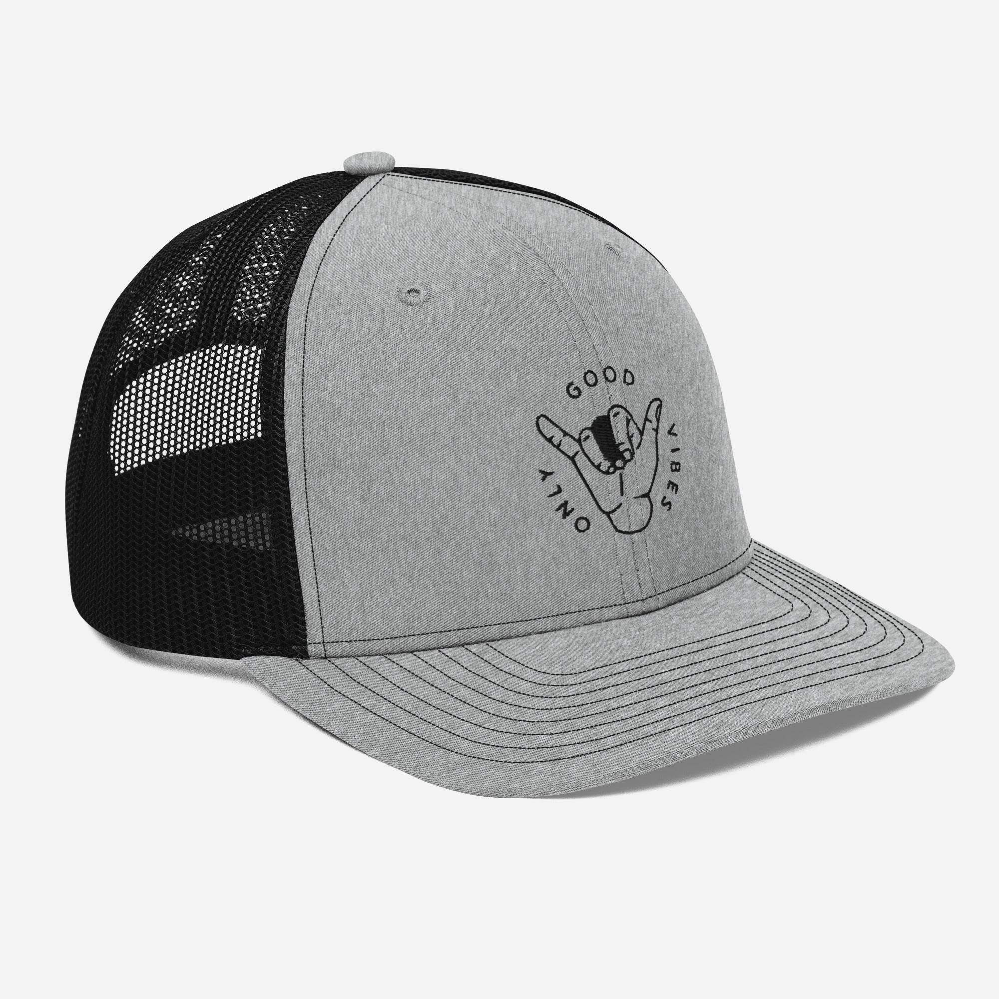 Casquette trucker Good Vibes Only gris chiné et noir, vue trois quarts droite