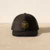 Casquette trucker originale Good Vibes Only noire posée, broderie shaka fil doré vue de face