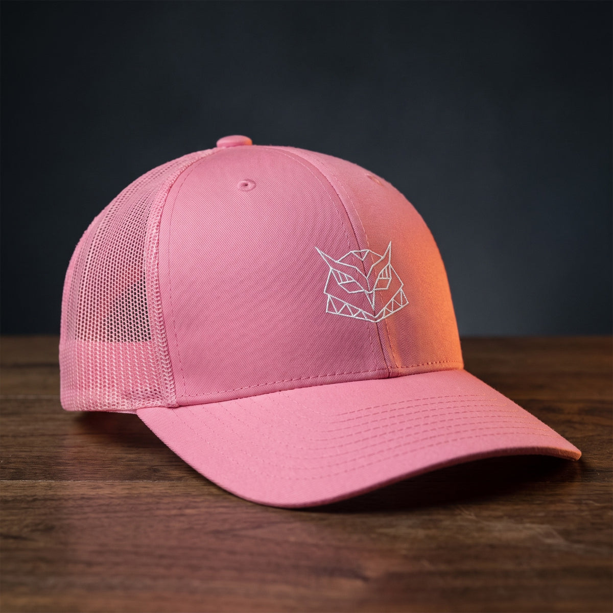 Casquette trucker Hiboux Origami rose avec broderie tête de hibou géométrique blanche, CHT'M Boutique