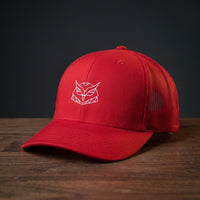 Casquette trucker Hiboux Origami rouge avec broderie tête de hibou géométrique blanche, CHT'M Boutique
