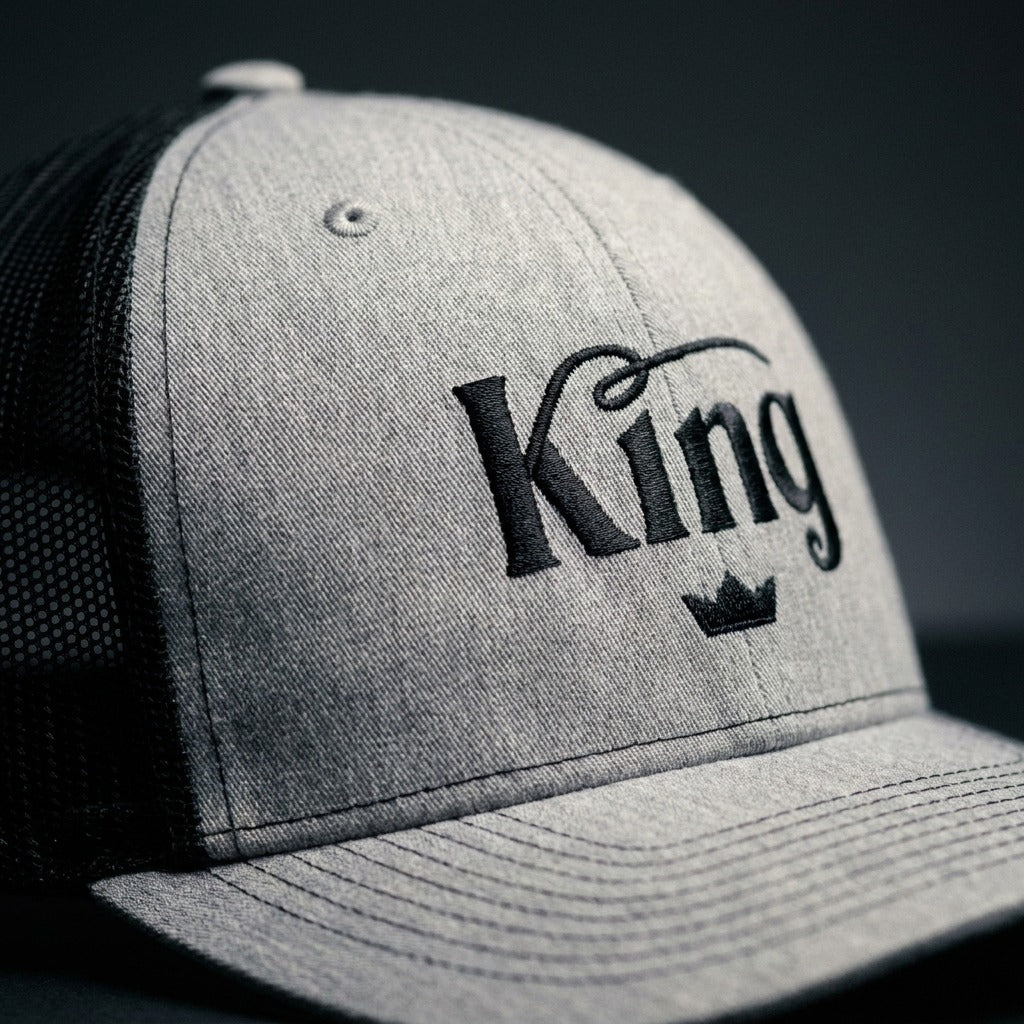 Casquette trucker King - détail broderie logo King et couronne - CHT'M Boutique