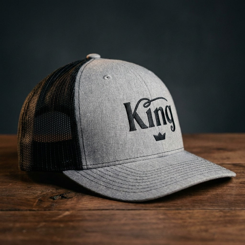Casquette trucker King gris chiné avec logo brodé King et couronne - CHT'M Boutique