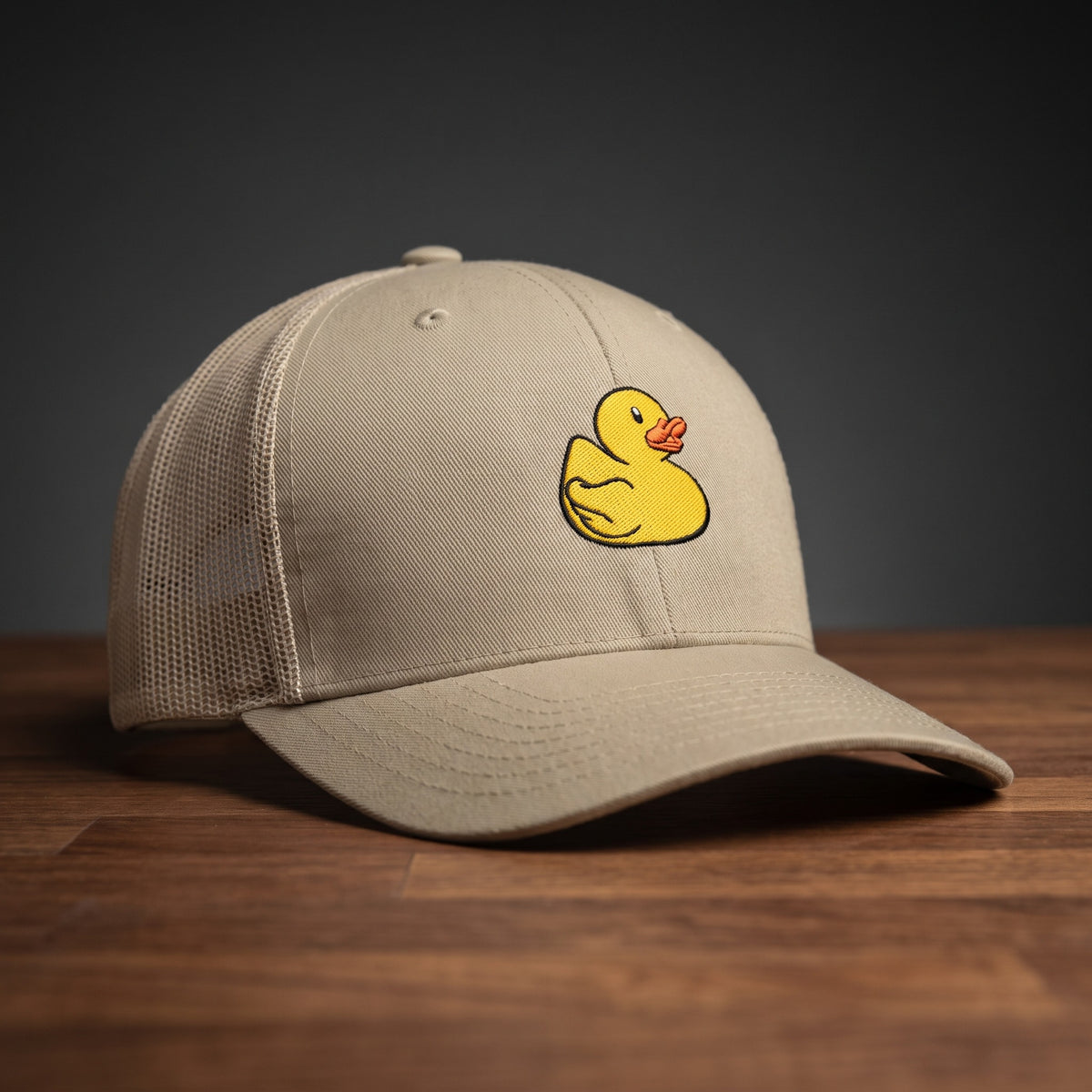 Casquette trucker brodée petit canard kaki - logo canard jaune brodé