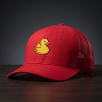 Casquette trucker brodée petit canard rouge - logo canard jaune brodé