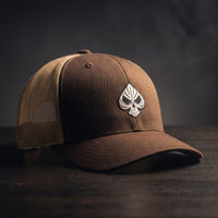 Casquette trucker Poker Skull marron et kaki, broderie pique tête de mort