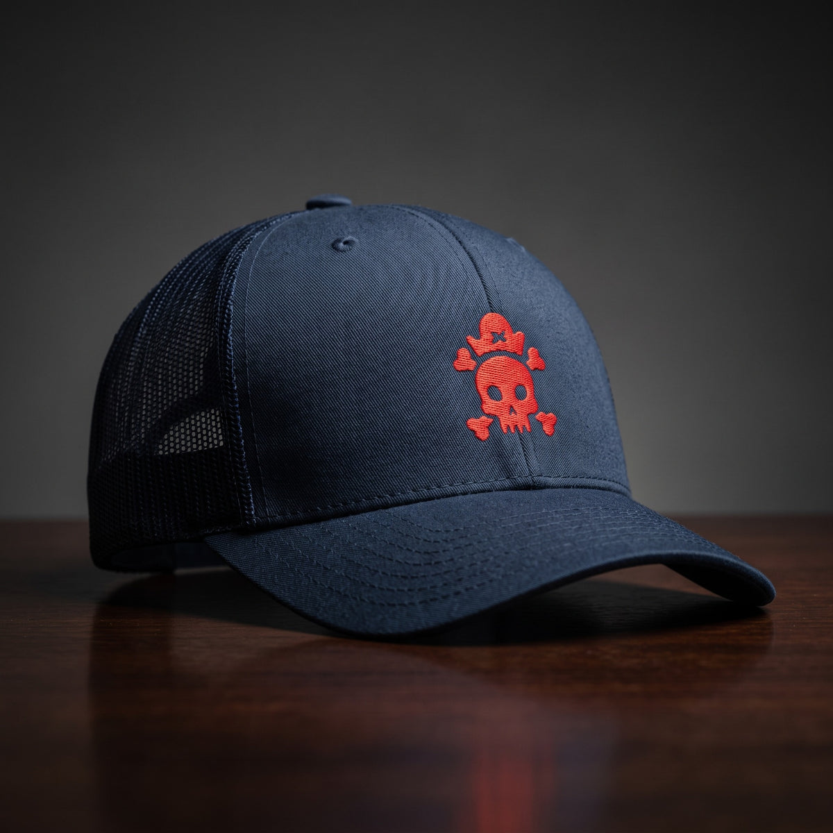 Casquette trucker tête de mort brodée rouge bleu marine - crâne pirate streetwear CHT'M Boutique