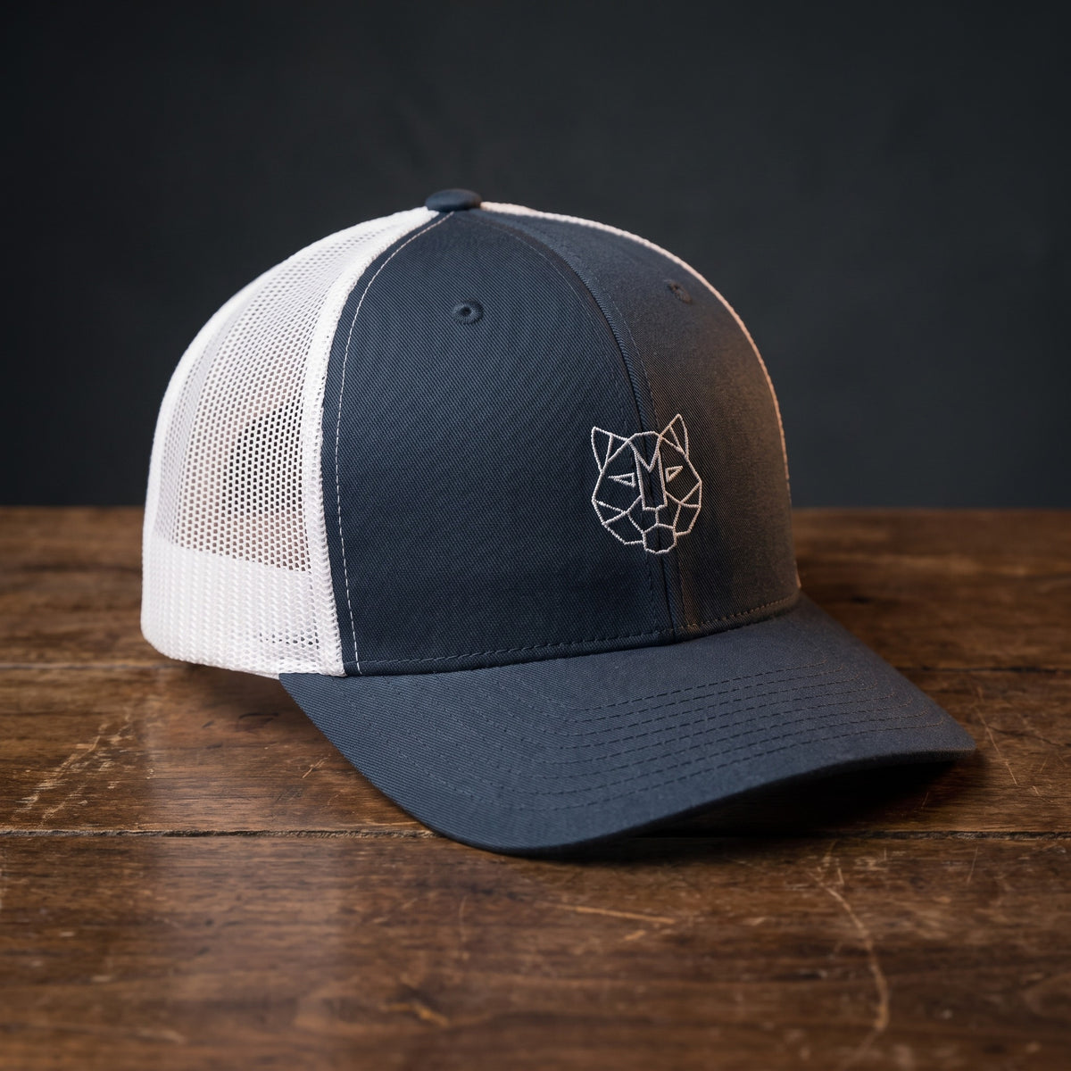 Casquette trucker TIGRE ORIGAMI bleu marine et blanc - motif tigre origami géométrique brodé - streetwear CHT'M Boutique