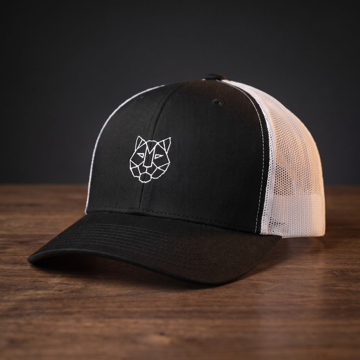 Casquette trucker TIGRE ORIGAMI noir et blanc - motif tigre origami géométrique brodé - streetwear CHT'M Boutique