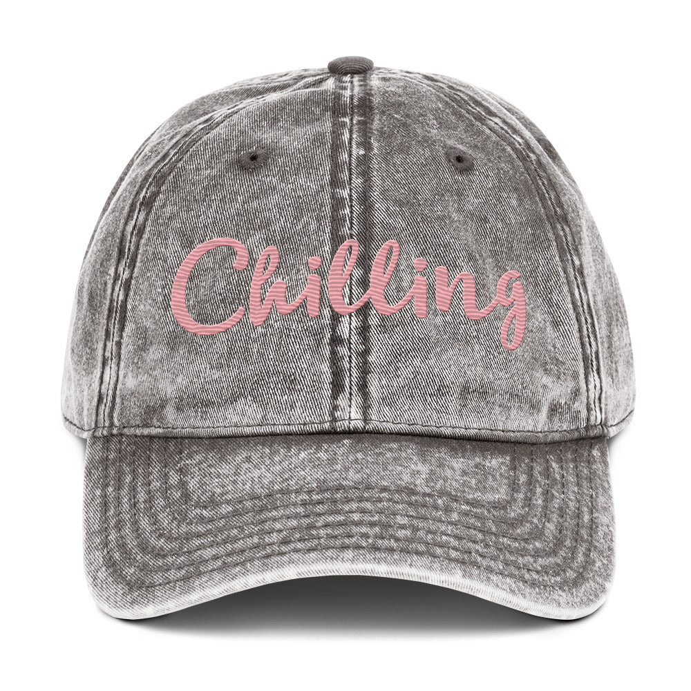Casquette femme « Chilling » gris délavé, broderie rose, vue de face – CHT'M Boutique