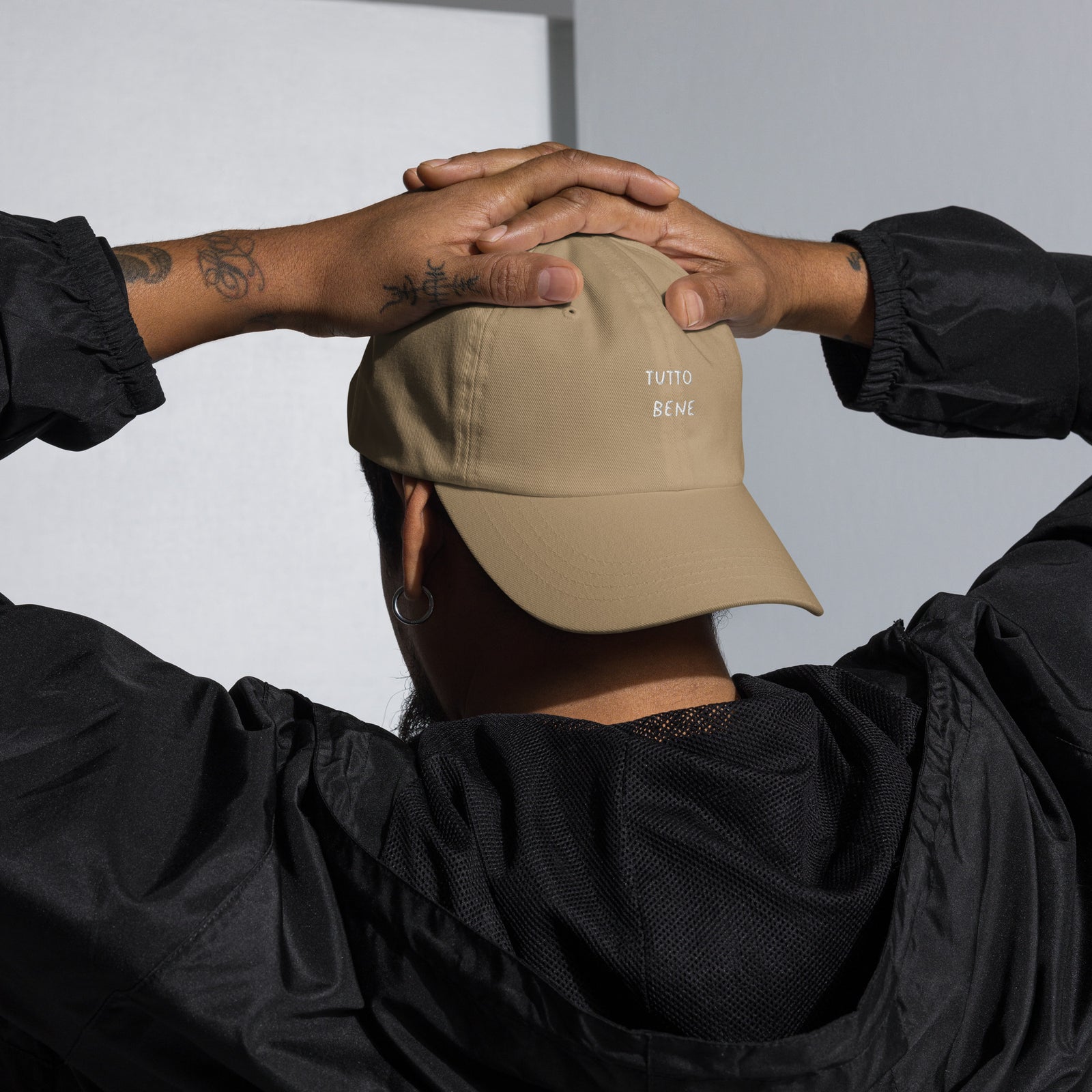Casquette baseball tutto bene noir portée en situation CHT'M Boutique