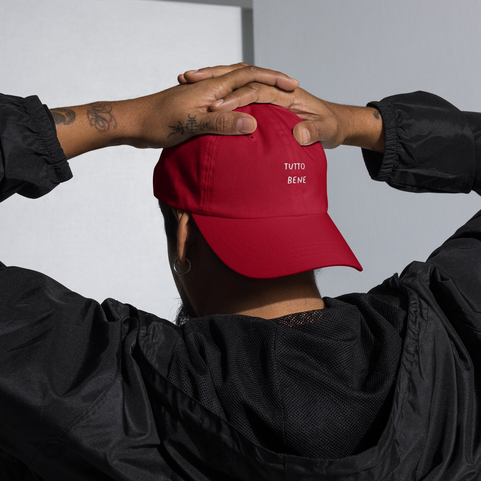 Casquette baseball tutto bene noir détail de la broderie CHT'M Boutique