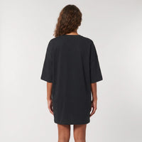 Robe t-shirt oversize noire streetwear original – photo studio, vue de dos